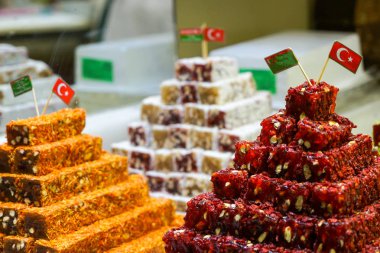 Geleneksel Türk lokumu ve Türk lokumu