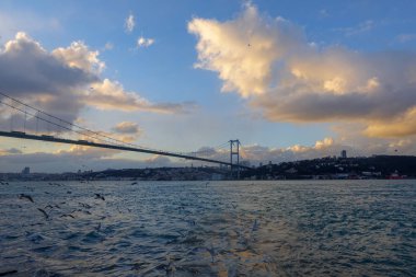 Boğaz ve bulutlar gün 