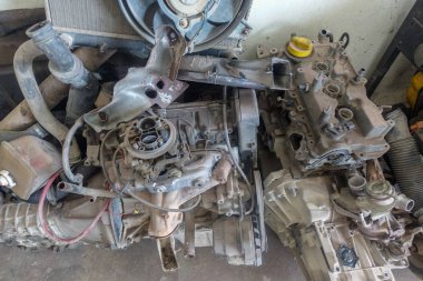 Garaj ve ve araba parçaları