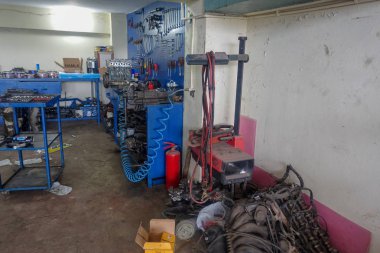 Garaj ve ve araba parçaları