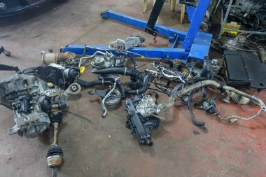 Garaj ve ve araba parçaları