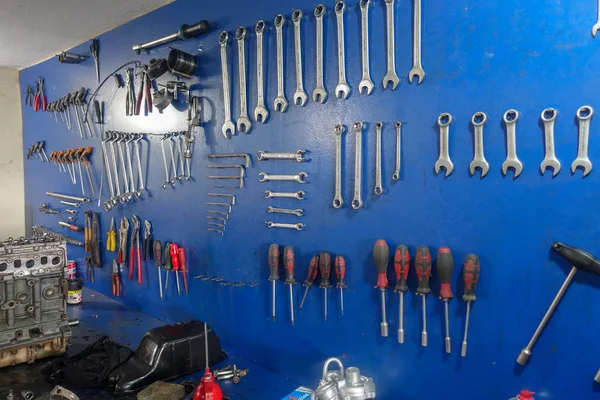 Garaj ve ve araba parçaları