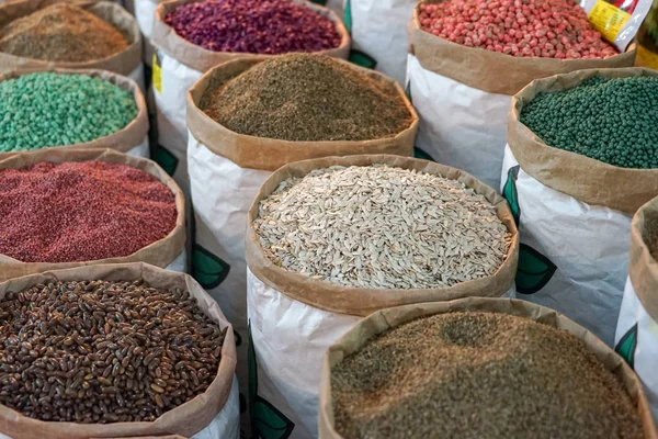 Piyasada renkli baharatlar