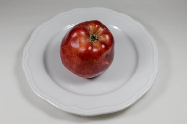 taze kırmızı elma izole
