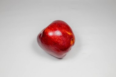 taze kırmızı elma izole