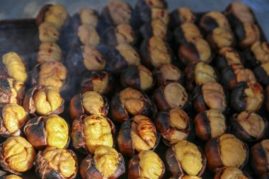 Geleneksel kestane ızgara yemek