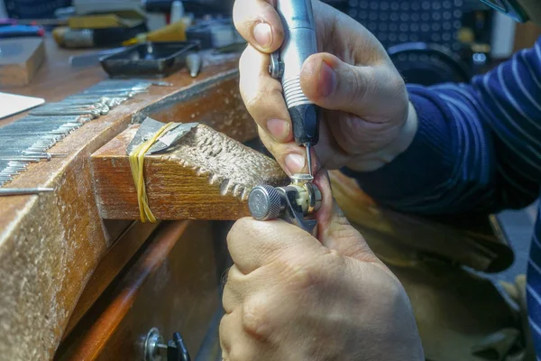 Processamento Joalharia Artesanato Trabalhador — Fotografia de Stock