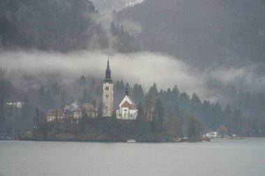 Bled Gölü ve Bled göl Adası manzarası, tarihi kent