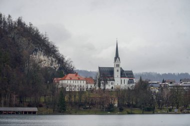 Bled Gölü ve Bled göl Adası manzarası, tarihi kent