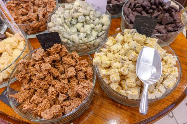 Şeker dükkanında renkli candys