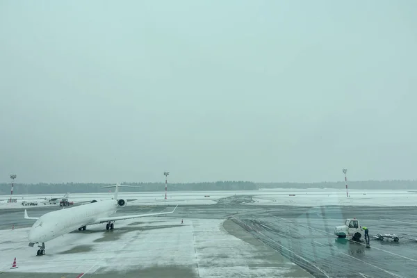 Terminal Aeroporto Neve Inverno — Fotografia de Stock