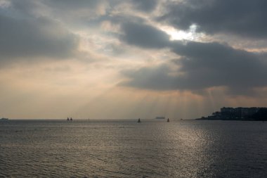 Kara bulutlar ve seq görünümü