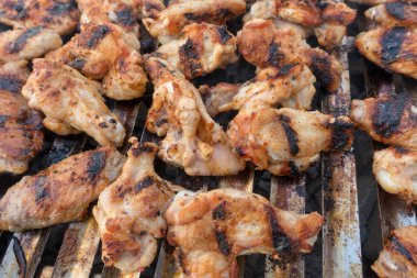 Barbekü Izgara tavuk kanadı ve köfte