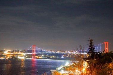 Boğaz ve gece, köprü 