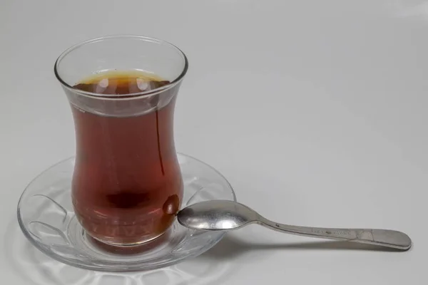 Tradycyjnej Tureckiej Herbaty Białym Tle — Zdjęcie stockowe