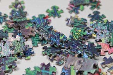 Bulmaca ve izole puzzle parçaları