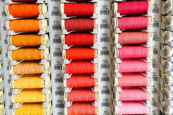 Цветные Катушки Сшивания — стоковое фото