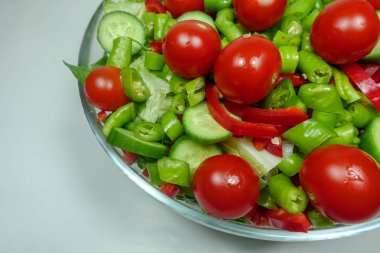 Akşam yemeği için karışık salata