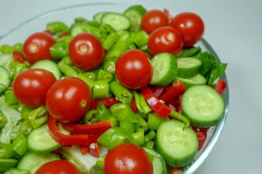 Akşam yemeği için karışık salata