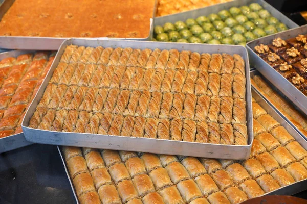 Traditionelle Türkische Köstlichkeiten Und Desserts Baklava Lokum — Stockfoto