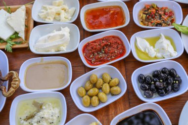 Geleneksel Türk kahvaltı ve kahvaltı masası