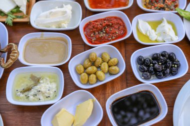 Geleneksel Türk kahvaltı ve kahvaltı masası