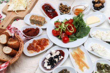 Geleneksel Türk kahvaltı ve kahvaltı masası