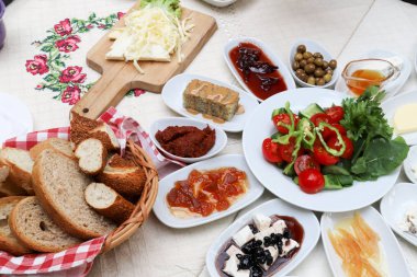 Geleneksel Türk kahvaltı ve kahvaltı masası