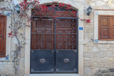 Eski kapı ve pencereler