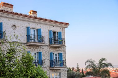 Eski evler tarihi Alaçatı kent görünümünde. Alaçatı Türkiye'de popüler turistik yer.
