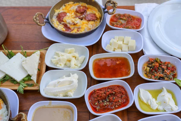 Tradycyjne Tureckie Śniadanie Stolik — Zdjęcie stockowe