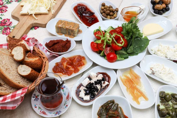 Традиційним Турецьким Сніданком Обіднім Столом — стокове фото