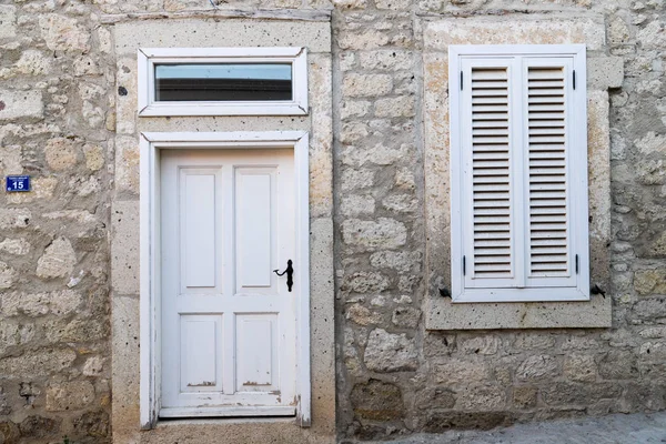 Παλιές Πόρτες Και Παράθυρα — Φωτογραφία Αρχείου