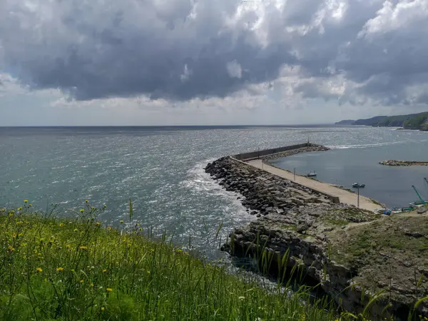 海岸线 海洋和云彩 — 图库照片