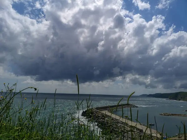 海岸线 海洋和云彩 — 图库照片