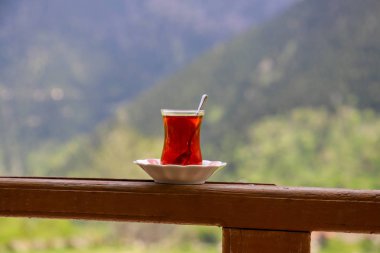 Geleneksel Türk kahvaltı ve Türk çayı