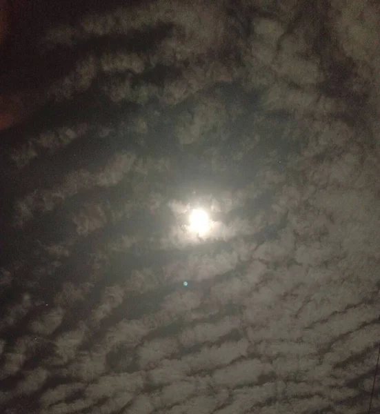 Langit Dan Bulan Serta Awan Yang Indah — Stok Foto