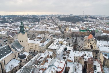 Kış görünümü üzerinde şehir merkezinde Lviv, Ukrayna.