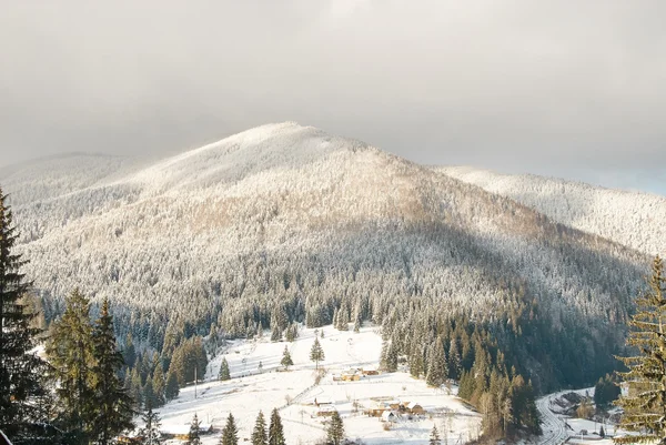 Karpaten schilderachtige berg landschap shot — Stockfoto