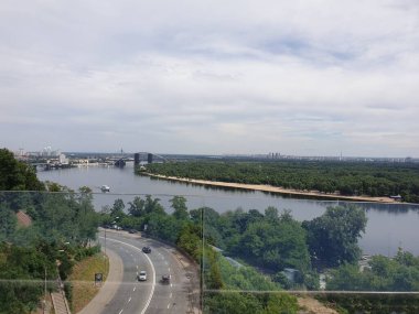 Yaya köprüsünden Dinyeper 'in Kiev Ukrayna manzarası