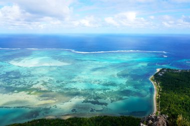 Le Morne Brabant 'ın tepesinden sualtı şelalesi manzarası, Mauritius