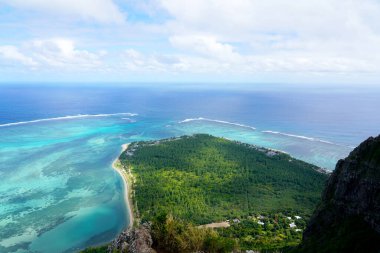 Le Morne Brabant 'ın tepesinden sualtı şelalesi manzarası, Mauritius