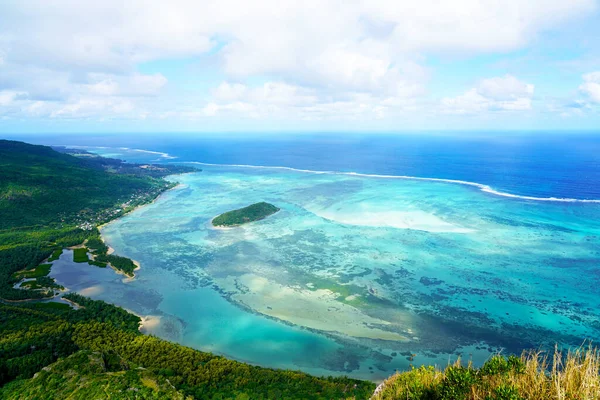 Le Morne Brabant 'ın tepesinden sualtı şelalesi manzarası, Mauritius