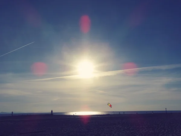 Χαρταετός στο ηλιοβασίλεμα σε Capbreton του ουρανού — Φωτογραφία Αρχείου