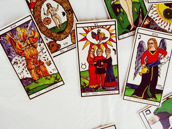 Prédiction par Fortune Teller sur les cartes Tarot — Photo