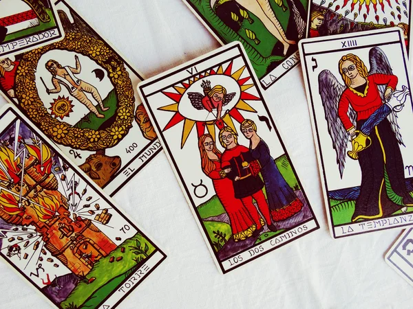 Prédiction par Fortune Teller sur les cartes Tarot — Photo