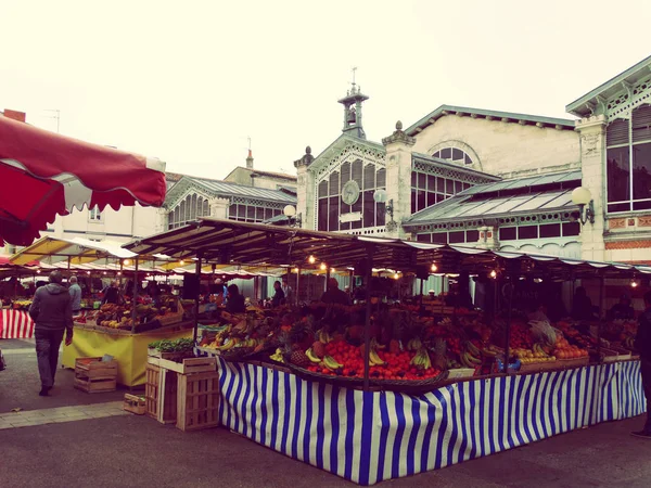 Immeuble du marché à La Rochelle — Photo