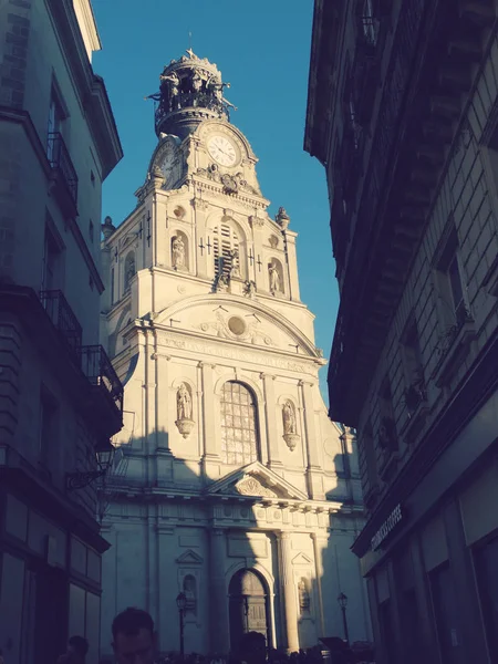 Saint Cross wieży Kościoła w Nantes we Francji — Zdjęcie stockowe