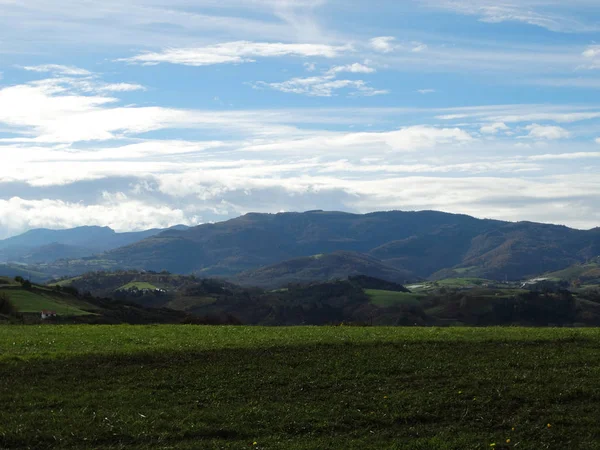 Zarautz San Sebastian Landscape yanında Bask Dağları — Stok fotoğraf