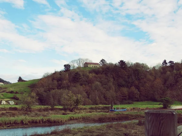 Traditionelles baskisches Haus auf dem Land — Stockfoto